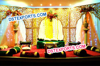 Latest Muslim Mehndi Stage With Carved Backdrops